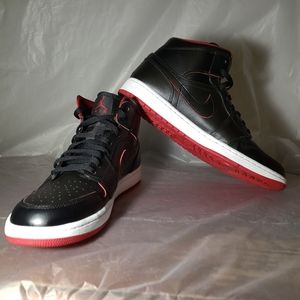 Air Jordan 1 Mid 'Black Red'